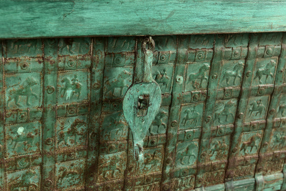 [[Vintage green old Indian teak wood chest//Coffre vert en ancien bois de teck indien]]