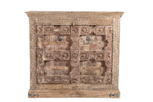  [[Hand carved cabinet with old Indian teak wood doors///Cabinet sculpté à la main avec anciennes portes en bois de teck indien]]
