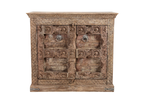 [[Hand carved cabinet with old Indian teak wood doors///Cabinet sculpté à la main avec anciennes portes en bois de teck indien]]