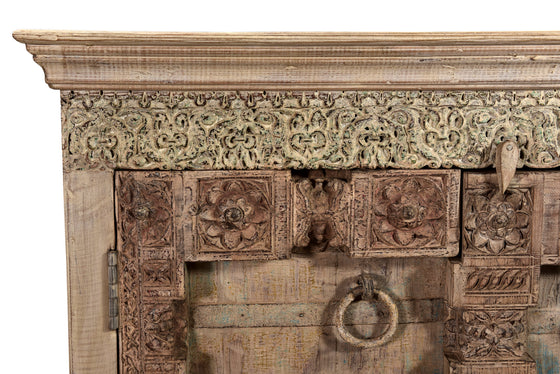 [[Hand carved cabinet with old Indian teak wood doors///Cabinet sculpté à la main avec portes anciennes en bois teck indien]]