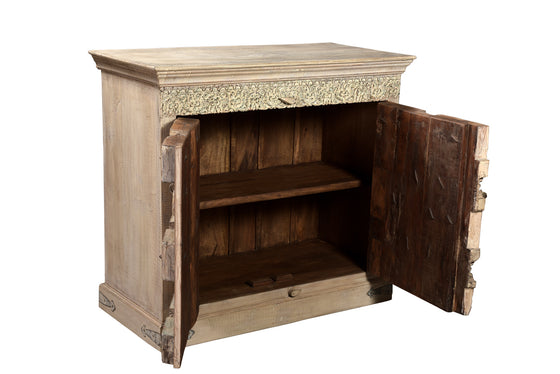 [[Hand carved cabinet with old Indian teak wood doors///Cabinet sculpté à la main avec portes anciennes en bois teck indien]]