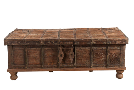 [[Old Indian teak wood chest///Coffre indien en ancien bois de teck]]