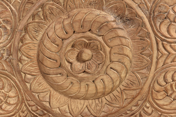 [[Pastel beige hand carved chest///Coffre beige pastel sculpté à la main]]