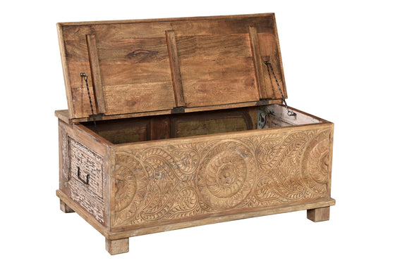 [[Pastel beige hand carved chest///Coffre beige pastel sculpté à la main]]