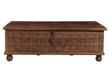  [[Old teak wood chest///Coffre en ancien bois de teck]]