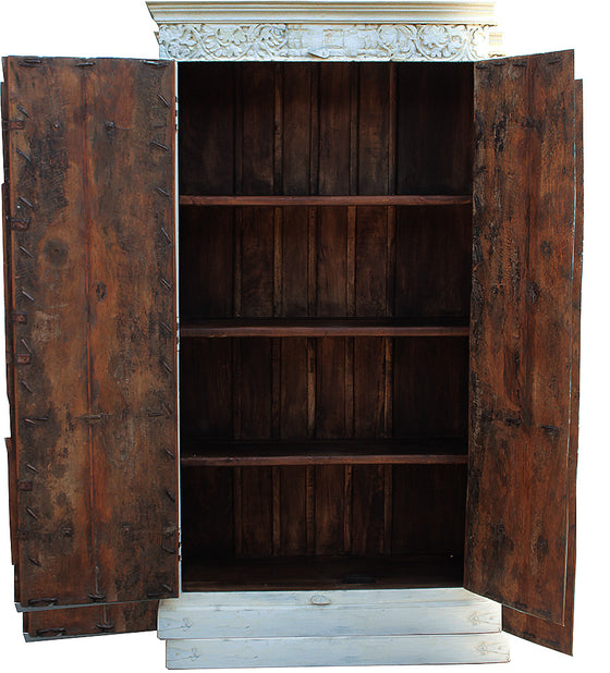 [[Whitewashed teak wood cabinet with massive old doors///Armoire en bois de teck blanchi avec de vieilles portes massives]]