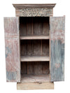 [[Pastel beige cabinet with old doors///Cabinet beige pastel avec des vieilles portes]]