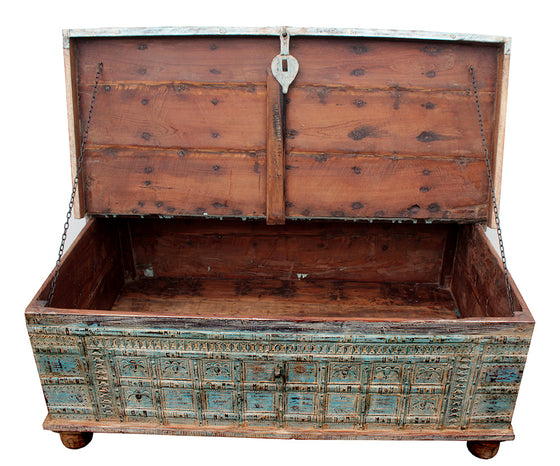 [[Pastel turquoise vintage Pitara chest///Coffre Pitara vintage turquoise pastel]]