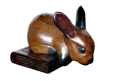 Wooden Rabbit Sculptures//Sculptures de Lapin en Bois