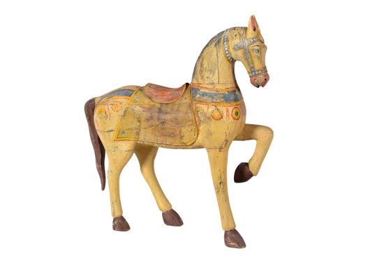 Colorful wooden horse sculpture//Sculpture de cheval en bois coloré
