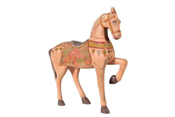 Colorful wooden horse sculpture//Sculpture de cheval en bois coloré