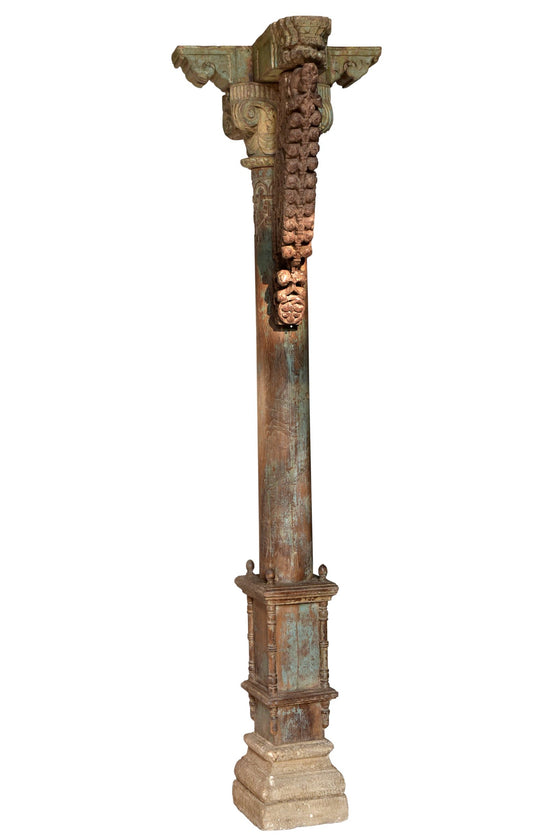 [[Old teak pillar on concrete base///Ancien pilier en teck sur socle en béton]]