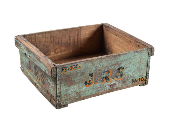 Vintage wood box//Boîte en bois vintage
