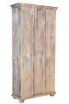 Pastel blue cabinet with brass decoration//Cabinet bleu pastel avec décor en laiton