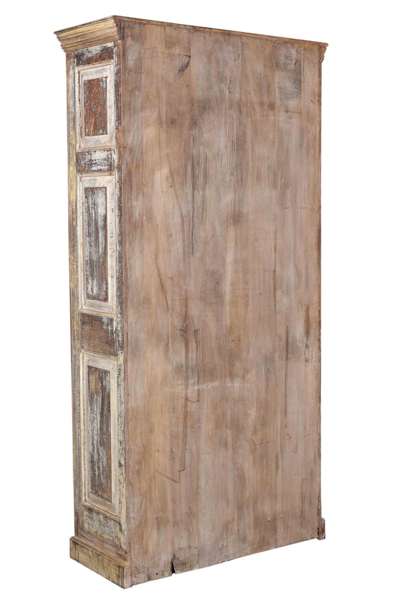 [[Reclaimed wood cabinet with small glass windows///Armoire en bois récupéré avec petites fenêtres vitrées]]