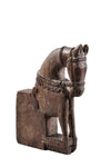Old horse sculpture on a stand//Ancienne sculpture de cheval sur son support