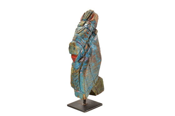 Old horse sculpture on stand//Ancienne sculpture de cheval sur pied
