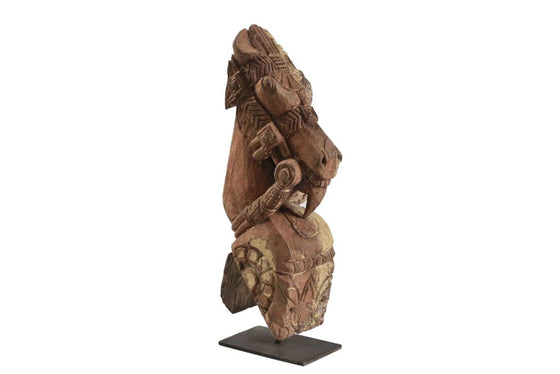 Old horse sculpture on stand//Ancienne sculpture de cheval sur pied