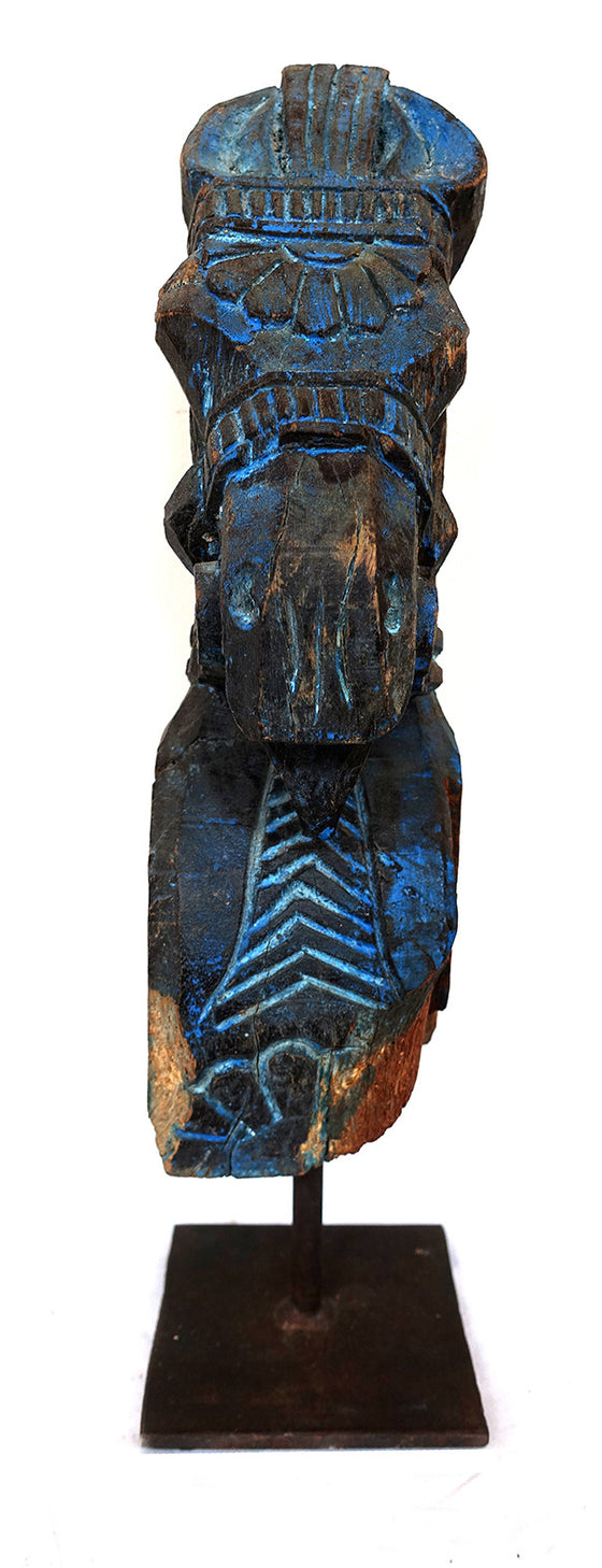 Antique Horse Sculpture on Stand // Sculpture antique de tête de cheval