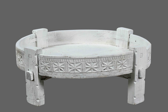 Whitewashed Chakki grinder table//Table à broyer Chakki blanchie à la chaux