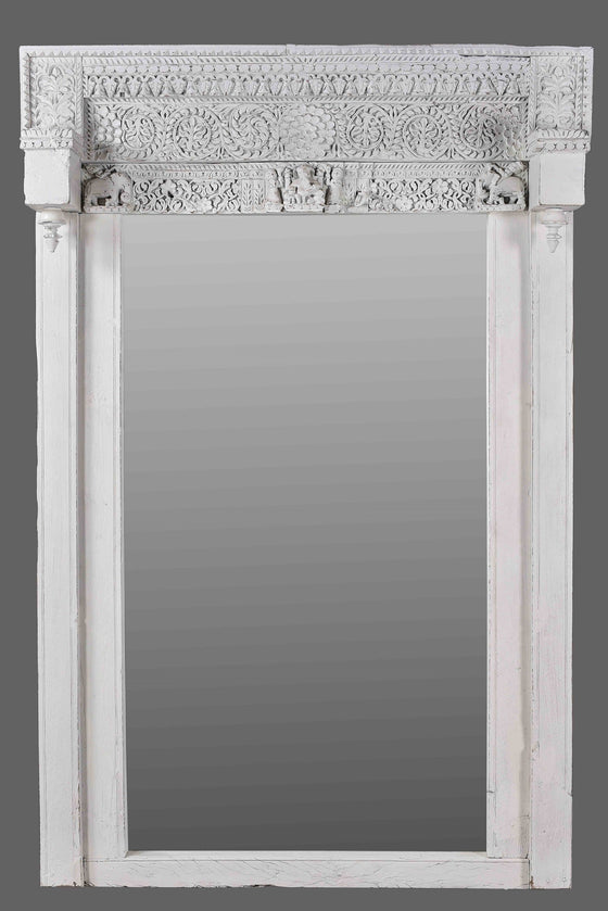 Whitewashed old door frame with a mirror//Ancien cadre de porte blanchi à la chaux avec miroir