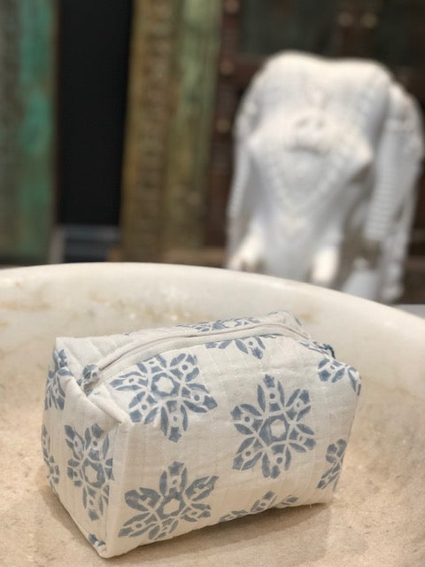 Jaipur: Hand block printed toiletry bag//Jaipur: Trousse de toilette imprimée à la main