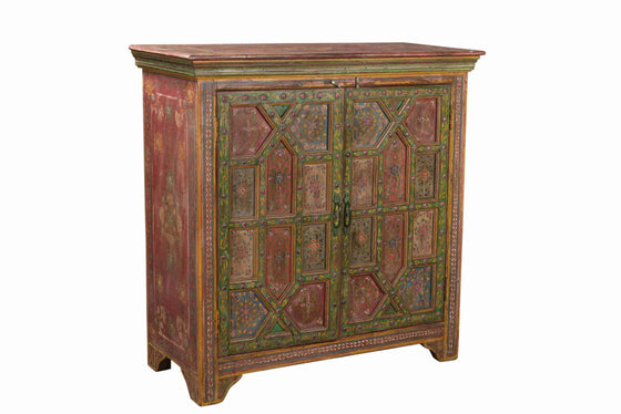 [[Hand painted red cabinet///Armoire rouge peinte à la main]]
