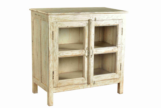 [[Whitewashed cabinet with glass doors///Armoire blanchie à la chaux avec portes vitrées]]