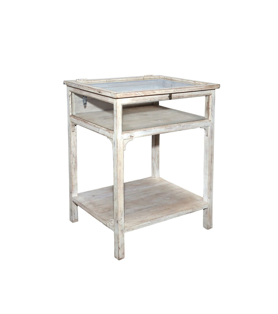 [[Whitewashed display table with a glass top///Table de présentation blanchie à la chaux avec plateau en verre]]