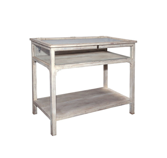 [[Whitewashed display table with a glass top///Table de présentation blanchie à la chaux avec plateau en verre]]