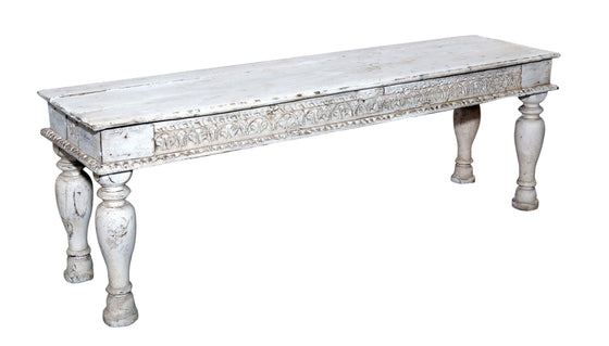[[Whitewashed coffee table or bench///Table basse ou banc blanchie à la chaux]]