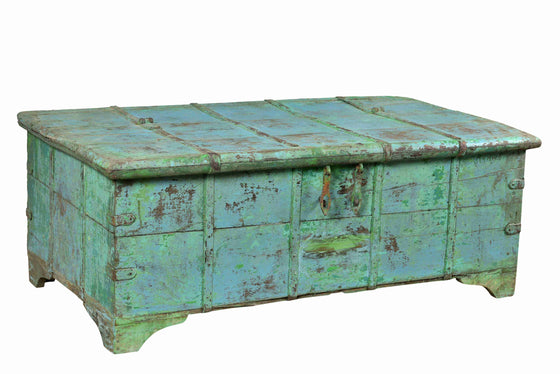 [[Turquoise vintage chest///Vintage turquoise chest]]