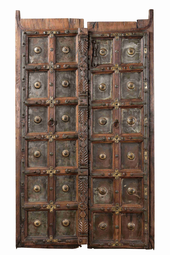 [[Dining table with an old Indian door///Table de salle à manger avec une ancienne porte indienne]]