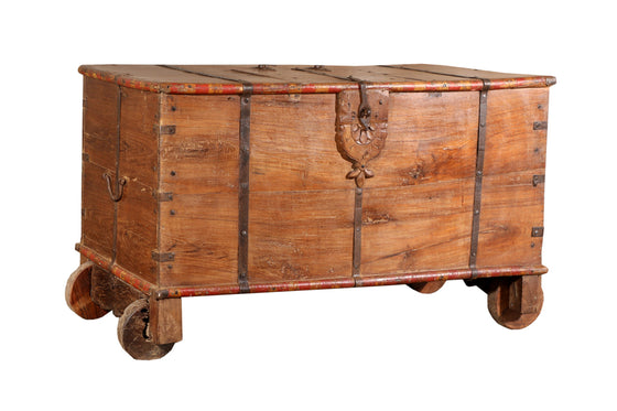 [[Old teak wood chest on wheels///Coffre sur roues en ancien bois de teck]]