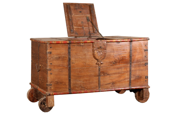 [[Old teak wood chest on wheels///Coffre sur roues en ancien bois de teck]]