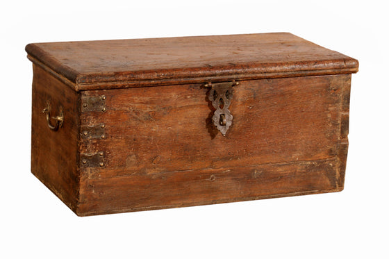 [[Old teak wood chest///Coffre en vieux bois de teck]]