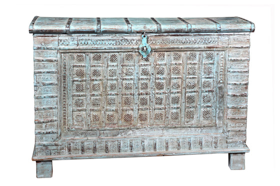 [[Jodhpur blue teak wood chest with brass decoration///Coffre en bois de teck bleu Jodhpur avec décoration en laiton]]