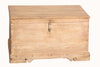 [[Whitewashed reclaimed wood chest///Coffre en bois récupéré blanchi à la chaux]]