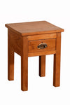 [[Small reclaimed wood side table///Petite table d'appoint en bois récupéré]]