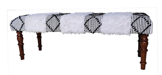 [[Hand woven rug bench///Banc de tapis tissé à la main]]