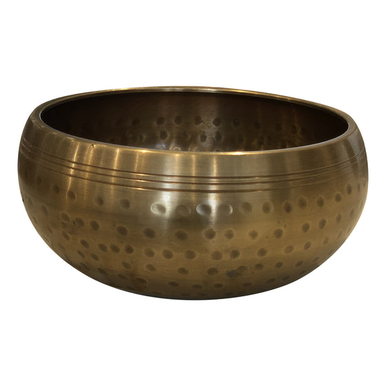 [[Hammered brass singing bowl///Bol chantant en cuivre martelé]]