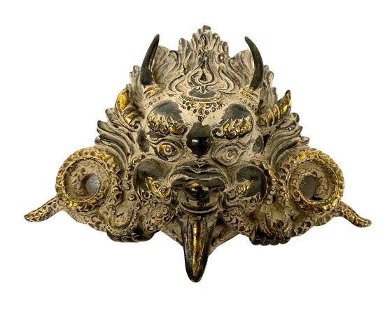 [[Yali brass door decoration///Décoration de porte en laiton Yali]]