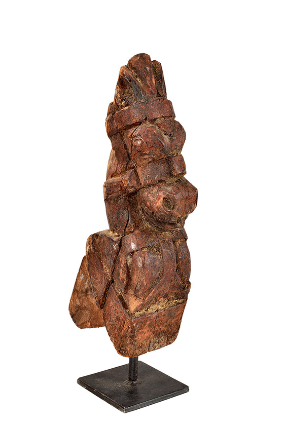 Wonders of the past: Horse head sculpture on stand//Merveilles du passé: sculpture de tête de cheval sur pied