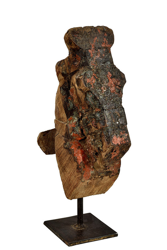Wonders of the past: Horse head sculpture on stand//Merveilles du passé: sculpture de tête de cheval sur pied
