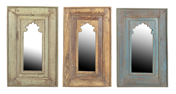 Wonders of the past: Small colorful arched windows//Merveilles du passé: Petites Fenêtres Colorées