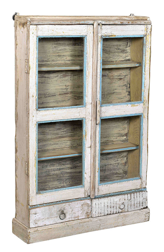 Wonders of the past: Antique white display cabinet//Merveilles du passé: Armoire blanche antique
