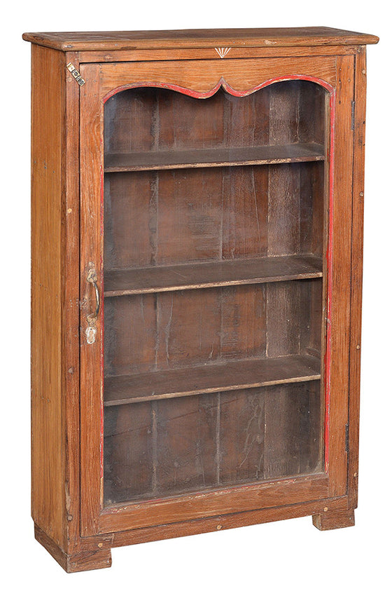 Wonders of the past: Old teak display cabinet//Merveilles du passé: Armoire en bois de teck ancien