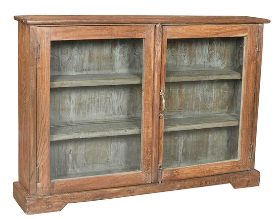 Wonders of the past: Old teak and antique black display cabinet//Merveilles du passé: Armoire noire antique en bois de teck