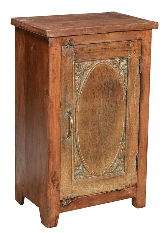 Wonders of the past: Classic teak cabinet//Merveilles du passé: Armoire classique en bois de teck