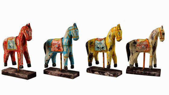 Colorful horse on stand, medium// Cheval coloré sur pied, moyen
